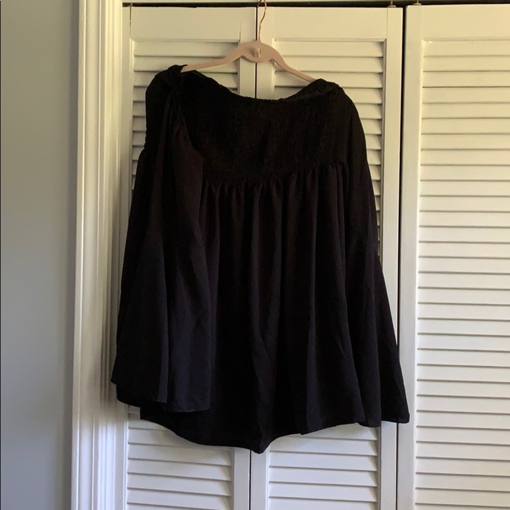 3/$15 NWT Boohoo smocked off the shoulder dress